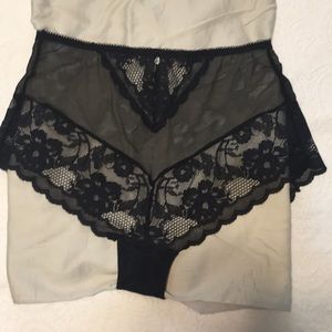 Sexy, Retro style Soma Amorous Brief Panties NWT